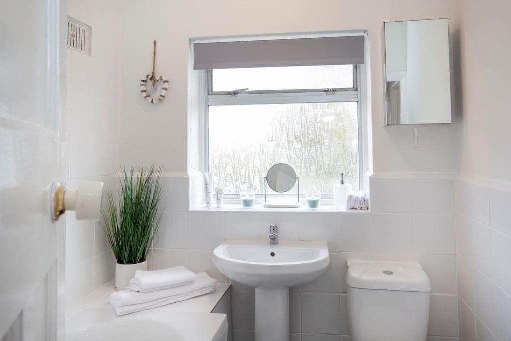 3 Bed House/Garden/Wi-Fi/Parking/Central Location Villa Guildford Exterior photo