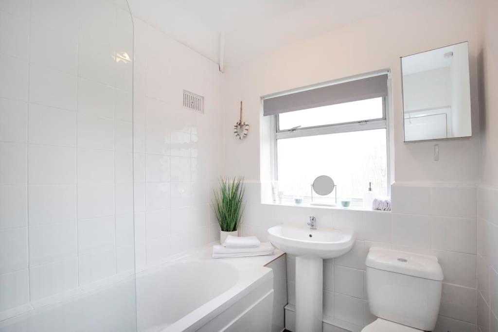 3 Bed House/Garden/Wi-Fi/Parking/Central Location Villa Guildford Exterior photo